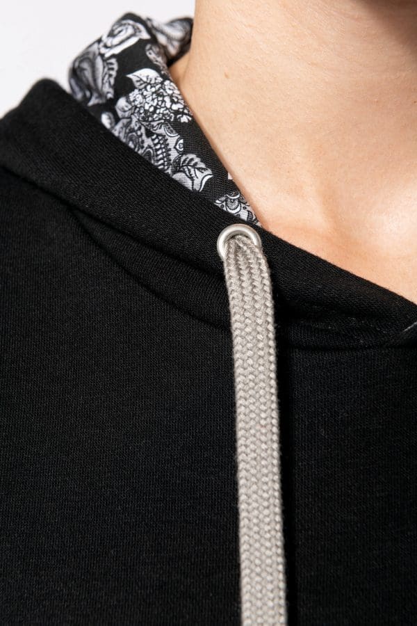 Sweat-shirt à capuche contrastée à motifs unisexe – Image 13