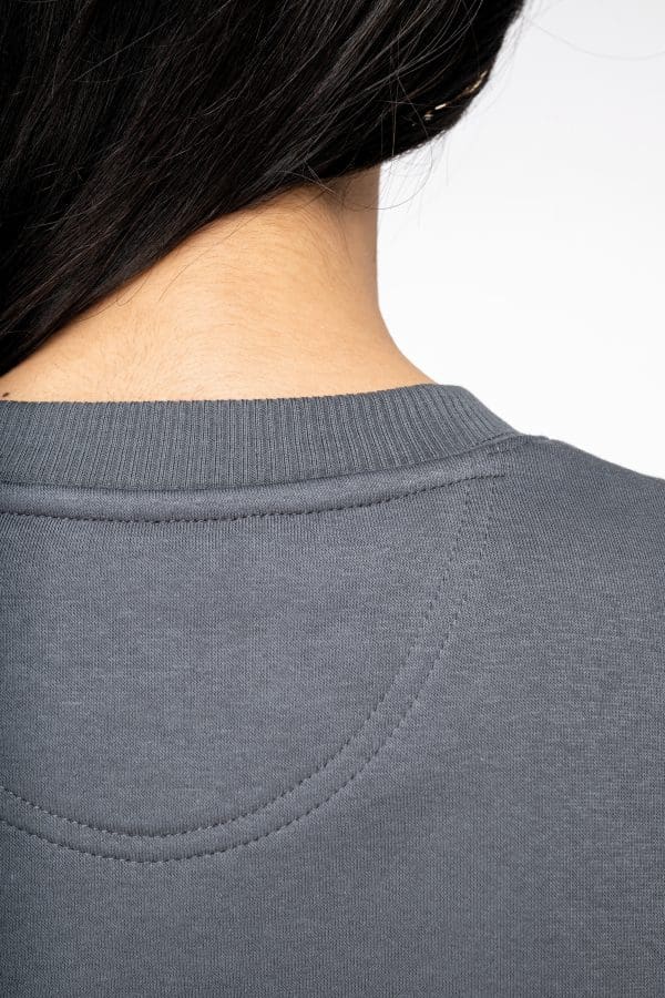 Sweat-shirt écoresponsable à col rond oversize unisexe – Image 10